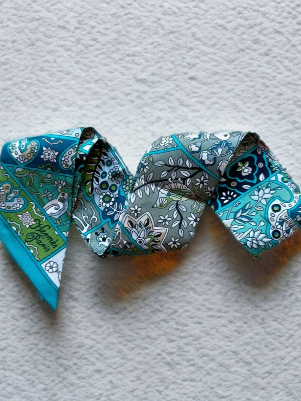 Hermes Blue Turquoise Au Pays des Oiseaux Fleurs Silk Twilly Scarf